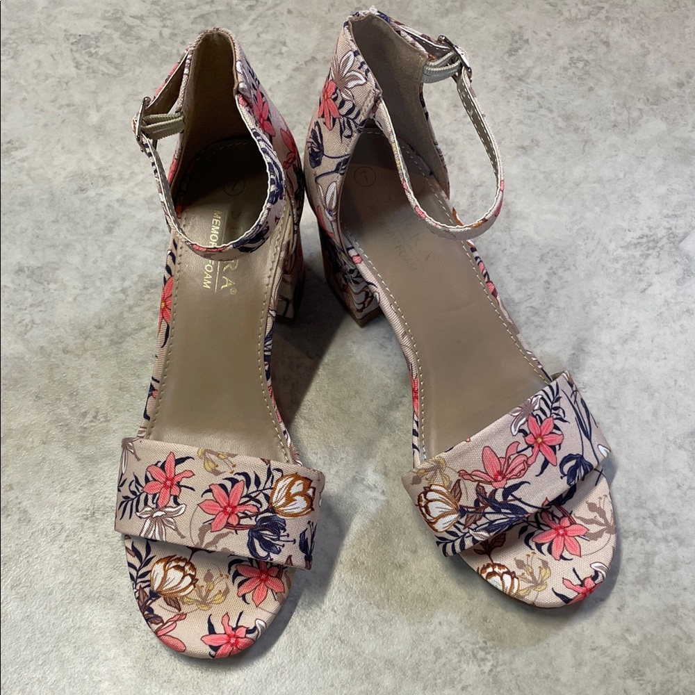 Serra Floral Block Heel Sandals Memory Foam Ankle Strap Heel Size 7